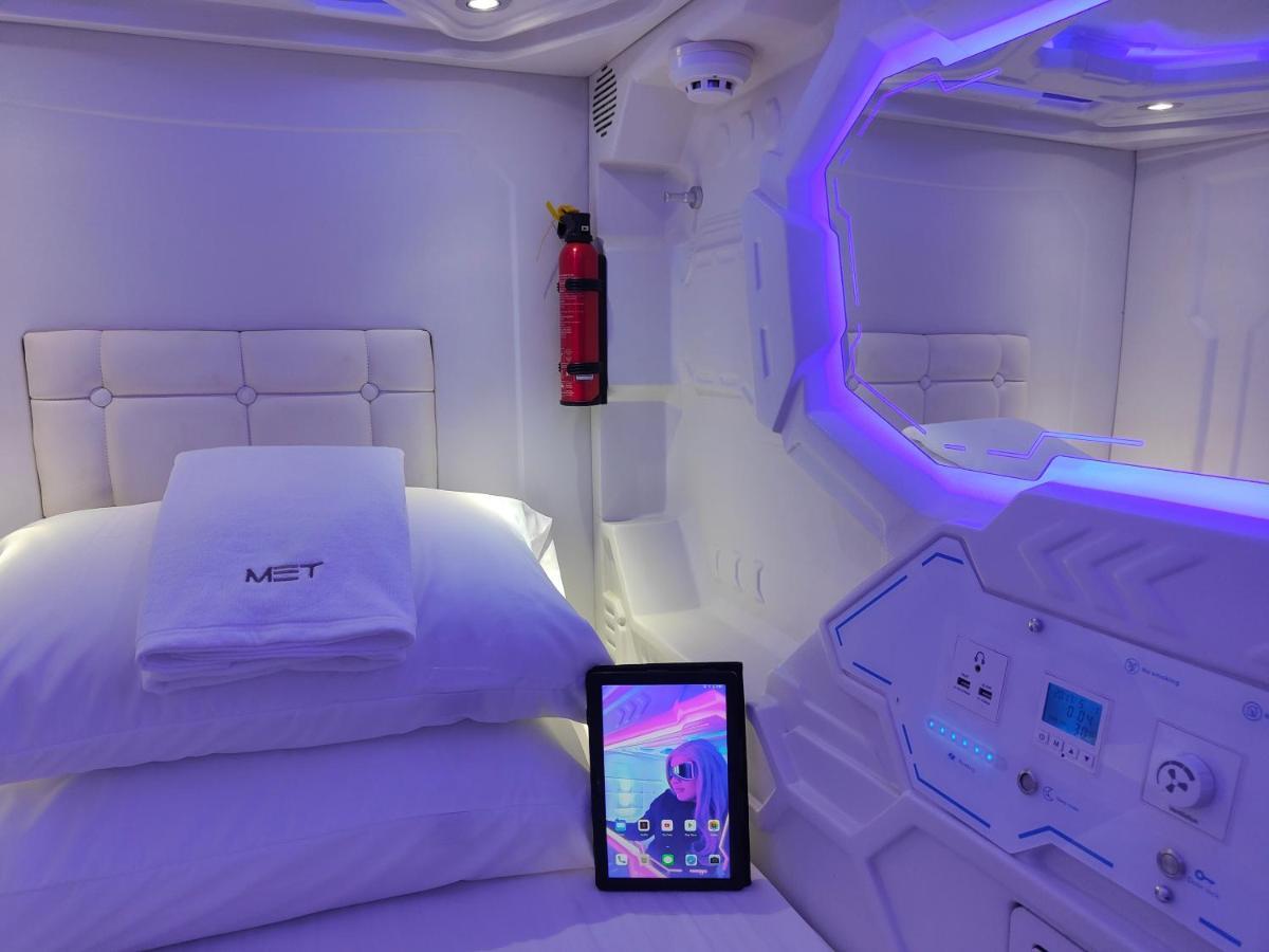 Met A Space Pod @Phrom Phong Бангкок Екстер'єр фото