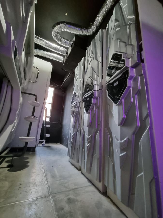 Met A Space Pod @Phrom Phong Бангкок Екстер'єр фото